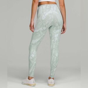 Lululemon Swift Speed High-Rise Tight 28" Chevron Silver Blue White, Size 2